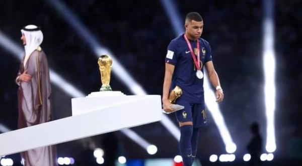 为天下杯而生的男东说念主，姆巴佩两届天下杯打进12球，巅峰期还有契机挑战历史弓手王，成为天下足球的新据说