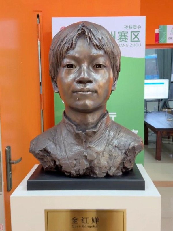 广州一学校为全红婵耕种雕像? 校方: 附庸奥运冠军群组, 非单独泥像