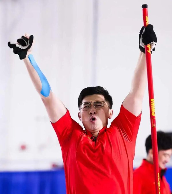 三年前他一脱成名，如今重返国度队助力冬奥