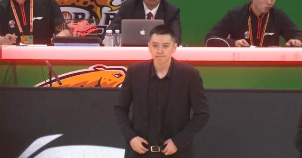 真霸气！辽篮爆冷掀起卫冕冠军，杨鸣给王博上一课，威尔斯30+7+5