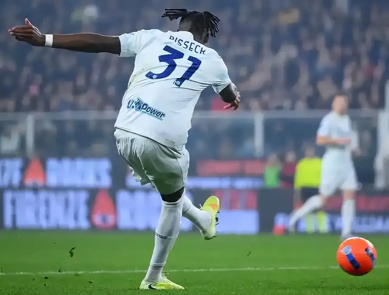 2-1! 国米登顶意甲：皆沃激活带刀后卫，劳塔罗爆发，800万奖金在招手