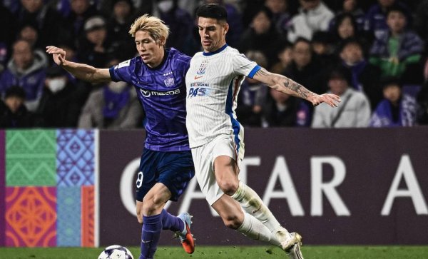 亚冠-球员通说念起坑害，路易斯米内罗屡失良机 申花0-1广岛吞3连败