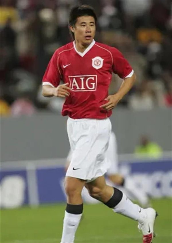 曼联双星境遇天壤之隔！董方卓空有天禀难安身，朴智星靠这招成传说