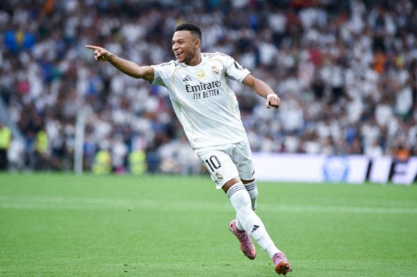 体坛午爆|大巴黎加冕六冠王, U15东亚锦标赛国足今战日本