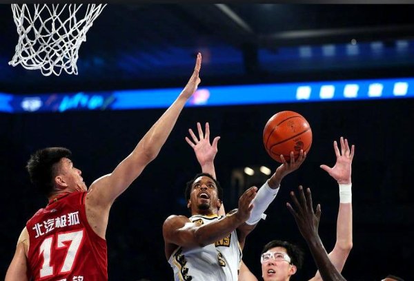 全场0分，领600万！被潘江冷落，球迷：顶薪变成包袱