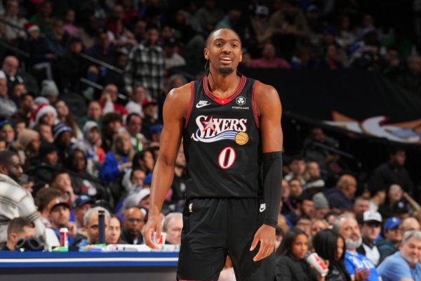 马克西38分76东说念主小节逆转独行侠 浓眉24+14埃奇库姆26分