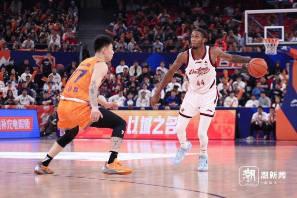 头重脚轻, 浙江稠州金租男篮客场不敌上海