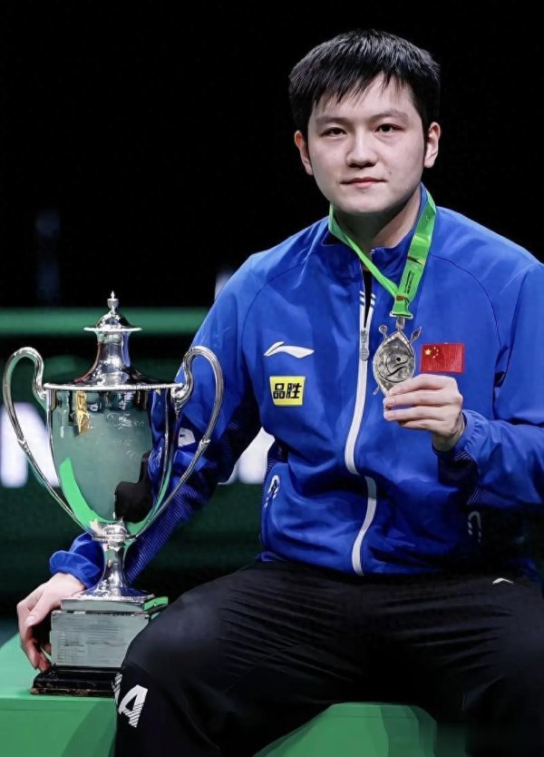 狂轰3比0和3比1! 樊振东成为球队救世主, 网友: 飞快回来帮王楚钦