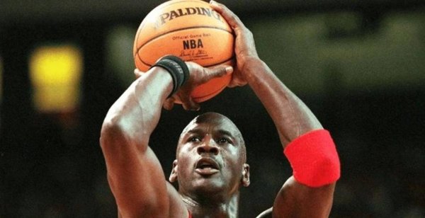 其实，这便是想法短浅的推崇，秉性决定行运，以他的才调本不错有更好的恶果和更大的得益，却因拘泥己见错失良机，激励无尽缺憾