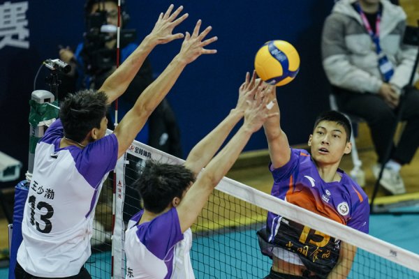 “京沪大战”可以愕，上海男排“小孩哥”东谈主气高，被沈琼钦点为交班东谈主