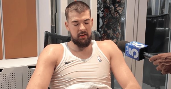 祖巴茨：当今如故有点容易喘，但能从头站在场上嗅觉很棒