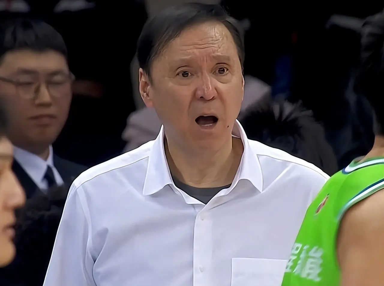 CBA寻短见技能：加时赛终末6秒犯规，送敌手罚球绝杀，主施展气疯了