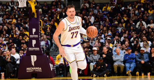 东契奇糊口113次轰下至少35+5+5!名次同时定约第一