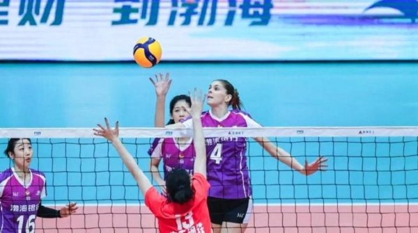 19岁小将孙婉鋆后排驻防固若金汤，一传到位率高达83%，江苏队攻势难破天津女排铁壁铜墙防地