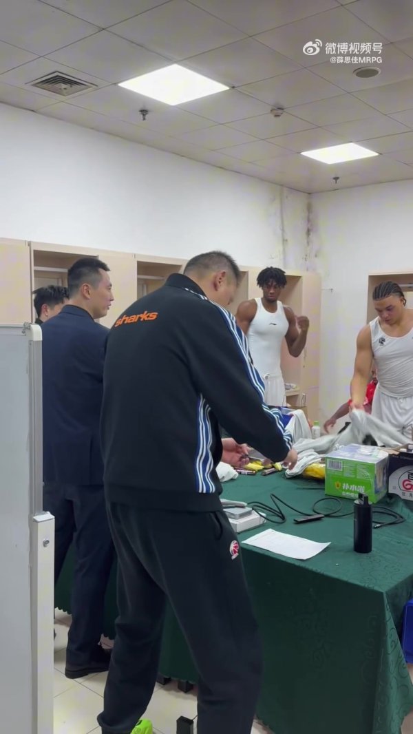 点名表扬！卢伟：怀特塞德封盖可以 咱们让辽宁主场得65分防得好