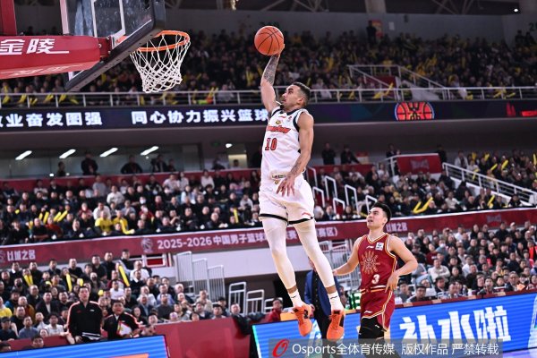 情景火热！广东外助奎因首节7中5高效拿下13分2助2断1帽