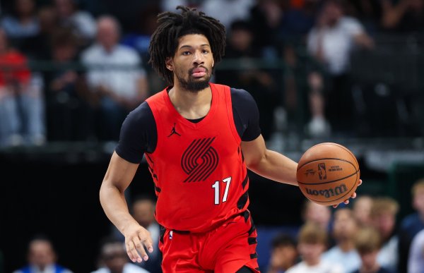 捏续发力！设备者外线开火连中三分 打息兵箭