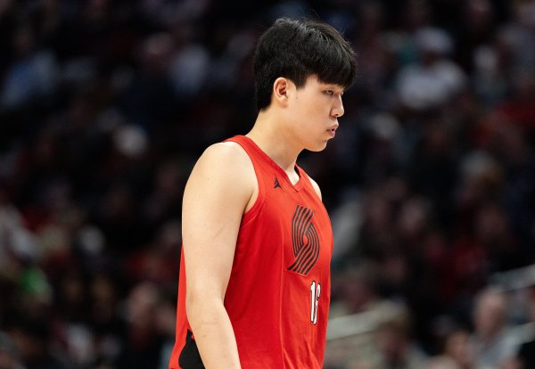 杜马斯之子谈杨瀚森：首轮秀没球打就该去发展定约 不该板凳坐穿